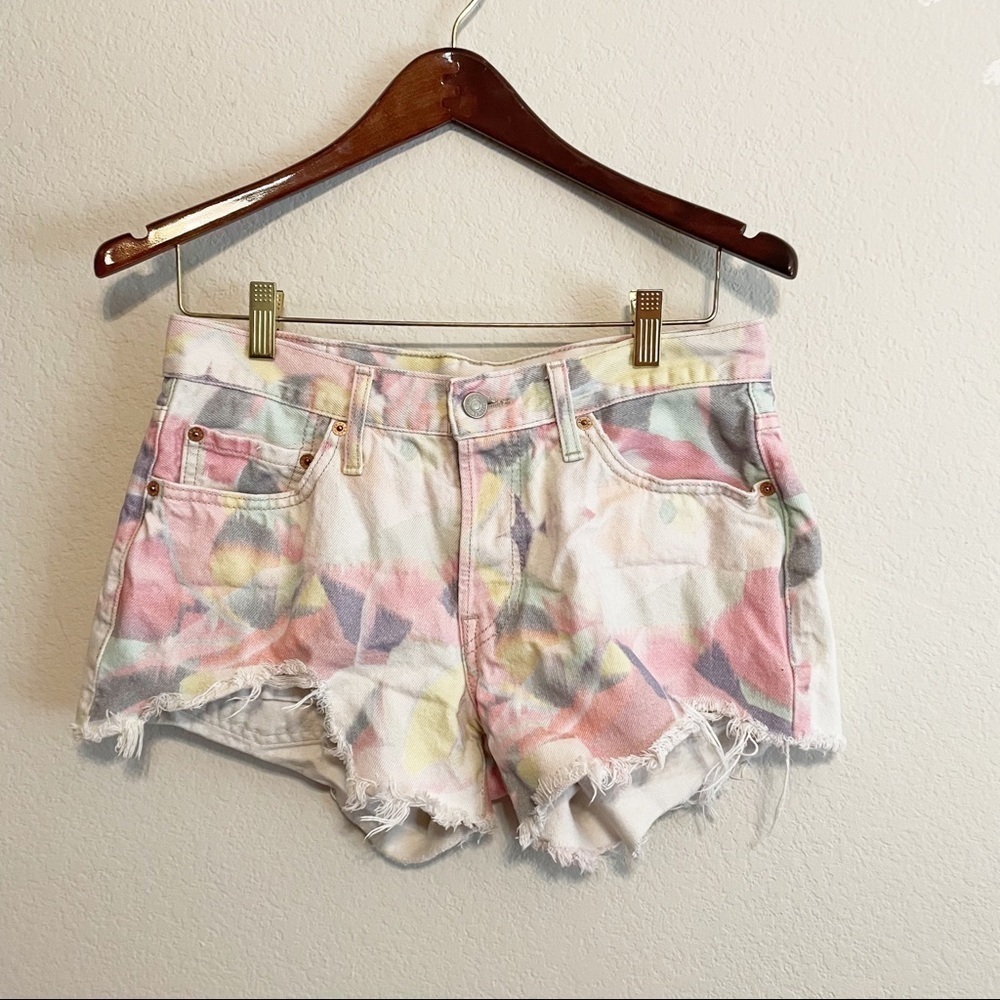 Levi’s Red Tag Tie Dye Distressed Cutoff Shorts Size 28